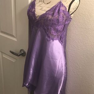 Never worn Shirley of a Hollywood